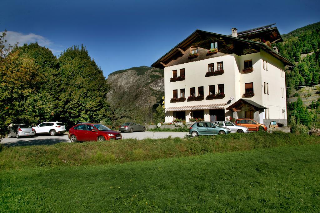 Hotel Edelweiss Villeneuve Exterior photo